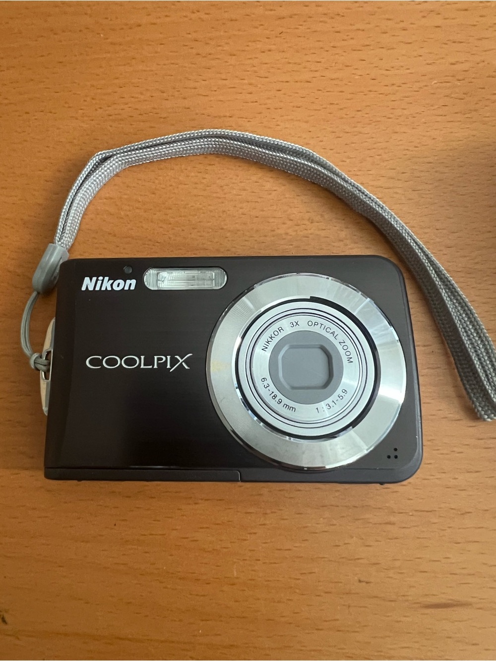 Y2K-era aesthetic vintage digicam Nikon COOLPIX Compact S210 Black
